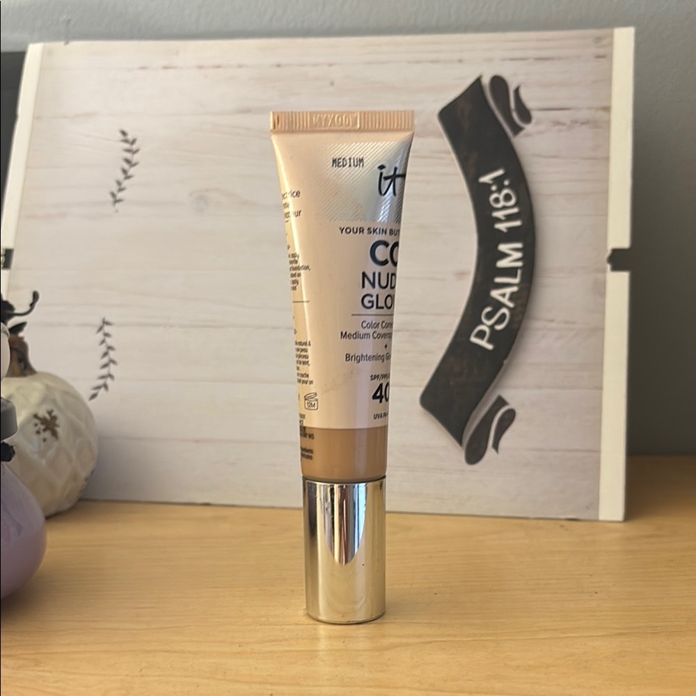 IT Cosmetics CC+ Nude Glow Foundation - Medium